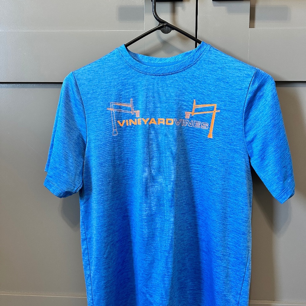 Boys Medium Athletic Shirt - Vineyard Vines